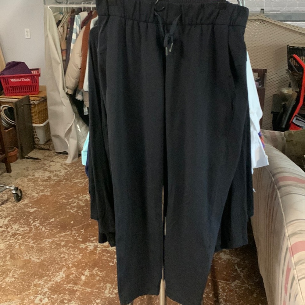 Ladies lululemon jogging pants